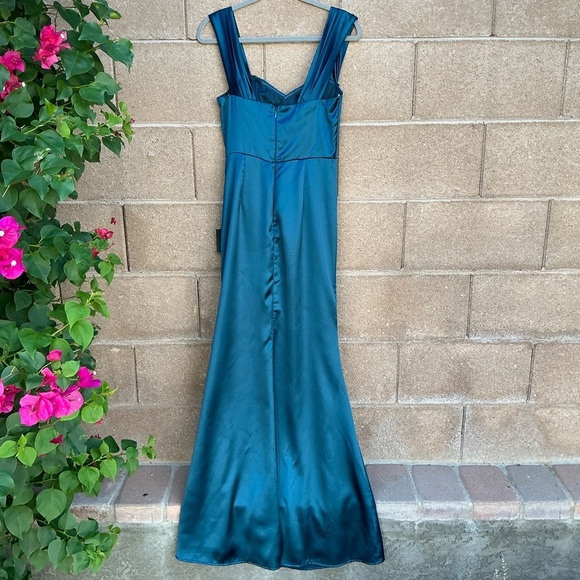 NWT Lulu’s Stunning Arrival Dark Teal Satin Off-The-Shoulder Maxi Dress Medium - Picture 4 of 11